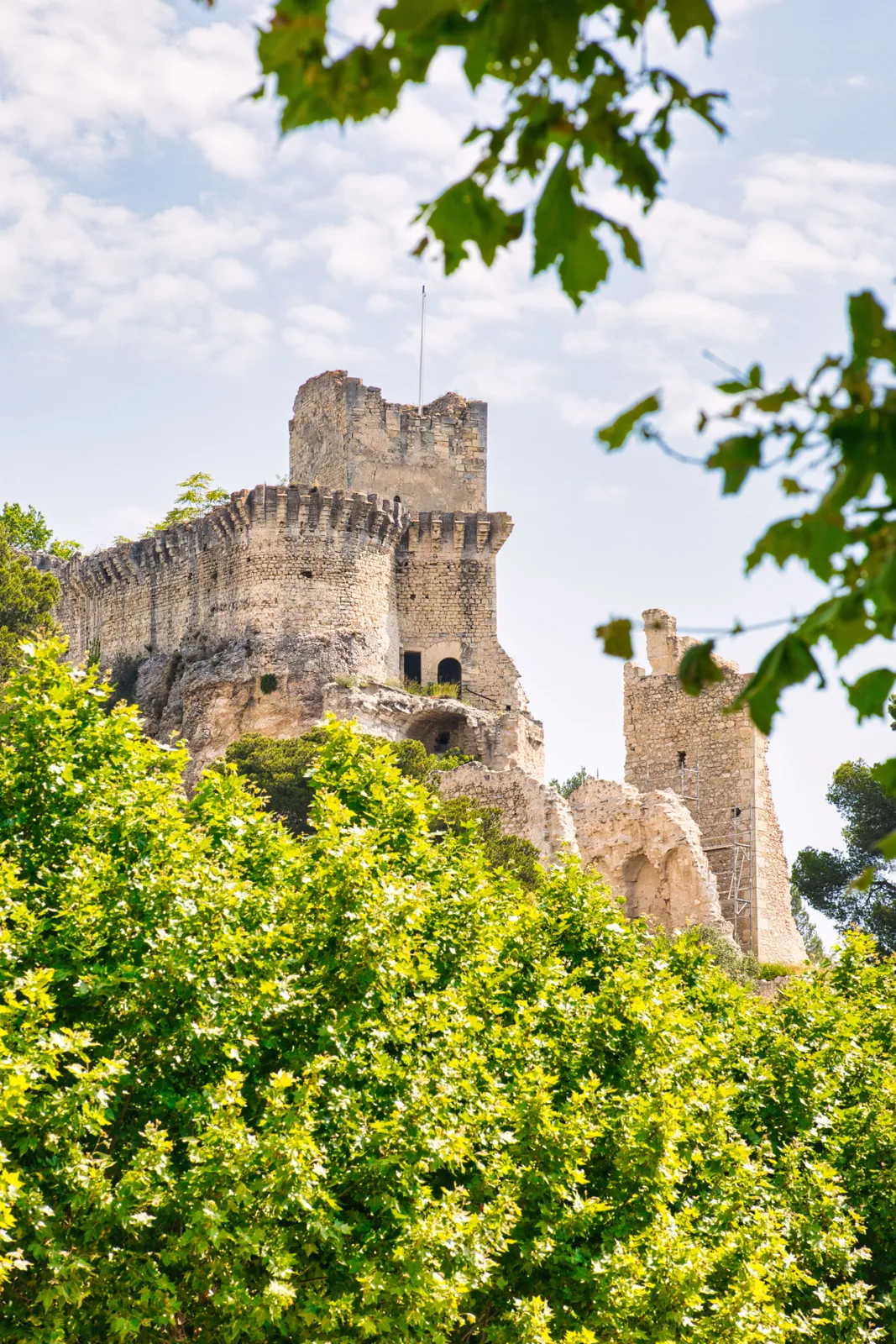 Roche et village des Baux-de-Provence